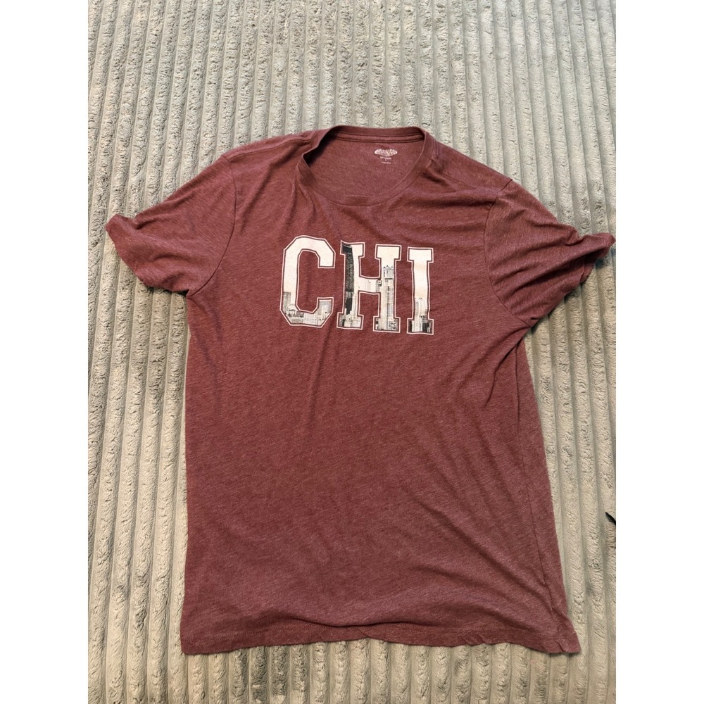 Old Navy Mens Chicago Skyline Graphic T-Shirt Maroon Red CHI Soft Washed Large